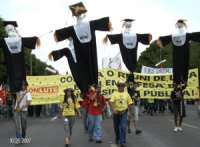 Estudantes desocupam UFPR, mas vão a Brasília protestar contra