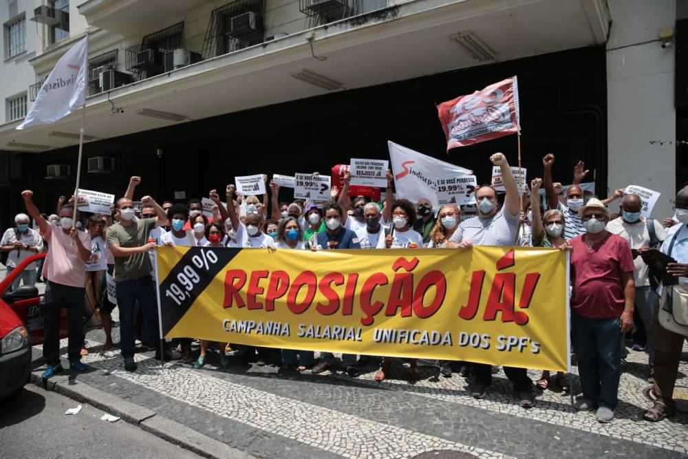 ADUR-RJ participa da mobilização em defesa do Servidor Público Federal no centro do RJ