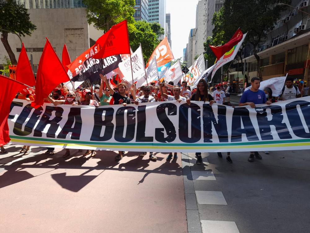 No Centro do RJ, campanha “Fora Bolsonaro” toma as ruas