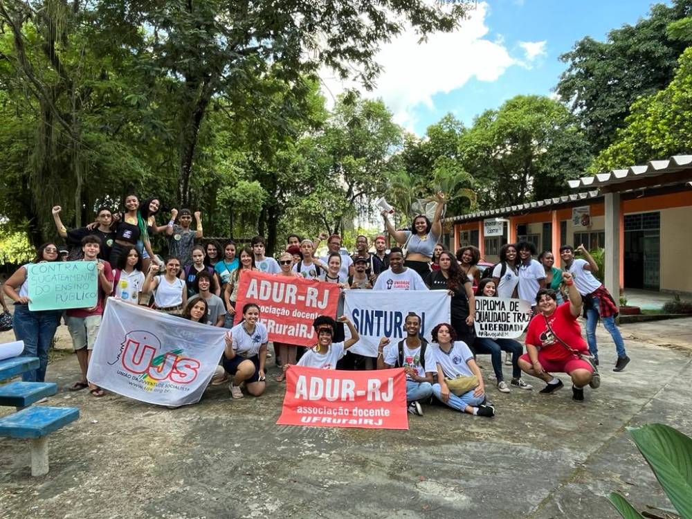 Estudantes de todo país vão às ruas pela Revogação do Novo Ensino Médio