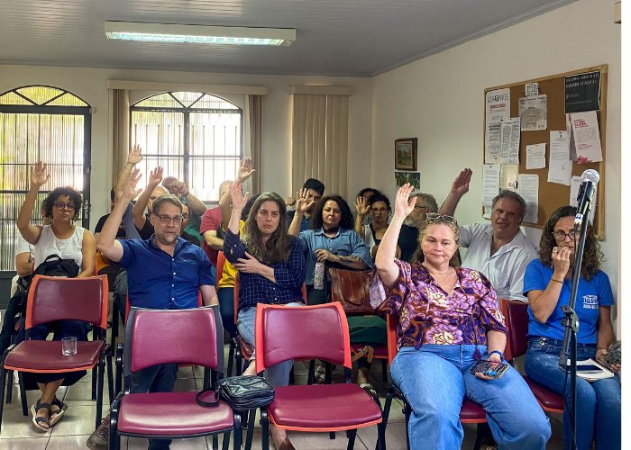 Assembleia Geral da ADUR encaminha as eleições biênio 2023-2025, debate carreira docente e campanha salarial