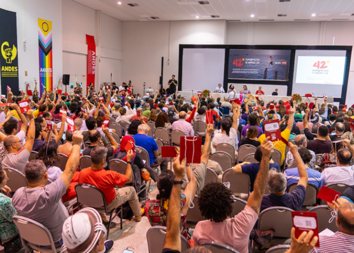 42º Congresso do ANDES aprova Texto de Resolução da Assembleia da ADUR sobre reposicionamento