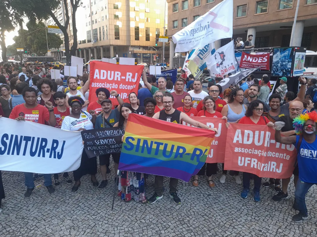 Professoras, Professores e técnicos-administrativos no Nacional de Paralisação 
