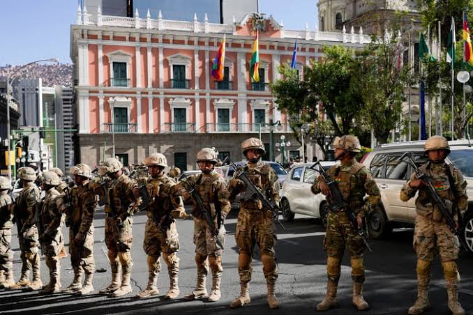ADUR condena a tentativa de golpe militar na Bolívia