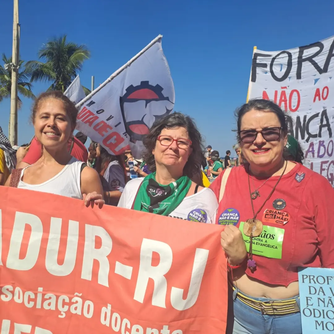 ADUR e Mulheres Marcham em Copacabana pelo Arquivamento do PL dos Estupradores
